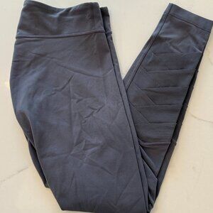 Lululemon Athletica Leggings Size 8 *Has A Small Stain, Visible In Last Photo*